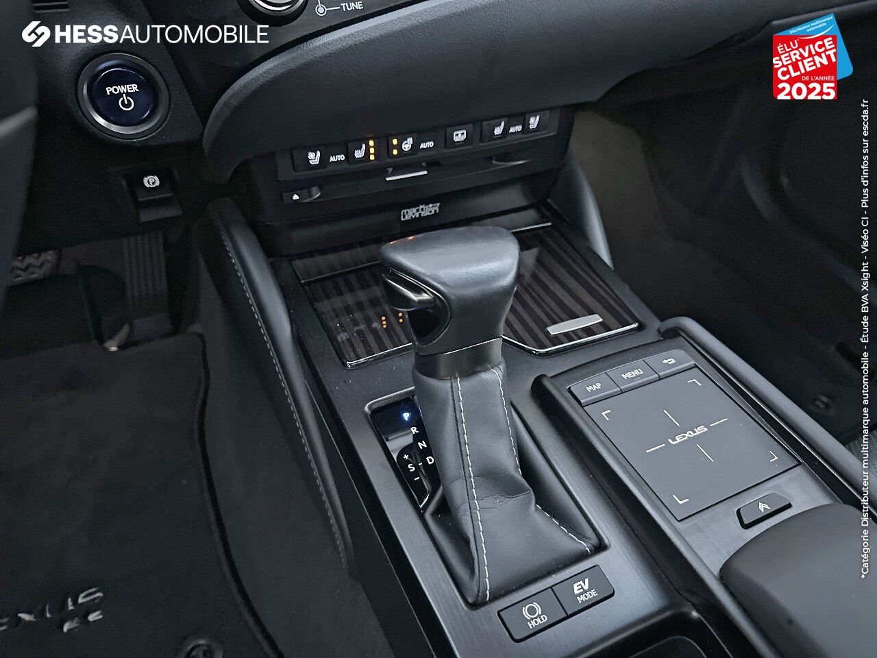 Véhicule d'occasion LEXUS ES 300H EXECUTIVE MY21 SIEGES CHAUF/VENTIL/CUIR VOLANT CHAUF GPS HUD chez Land Rover Metz