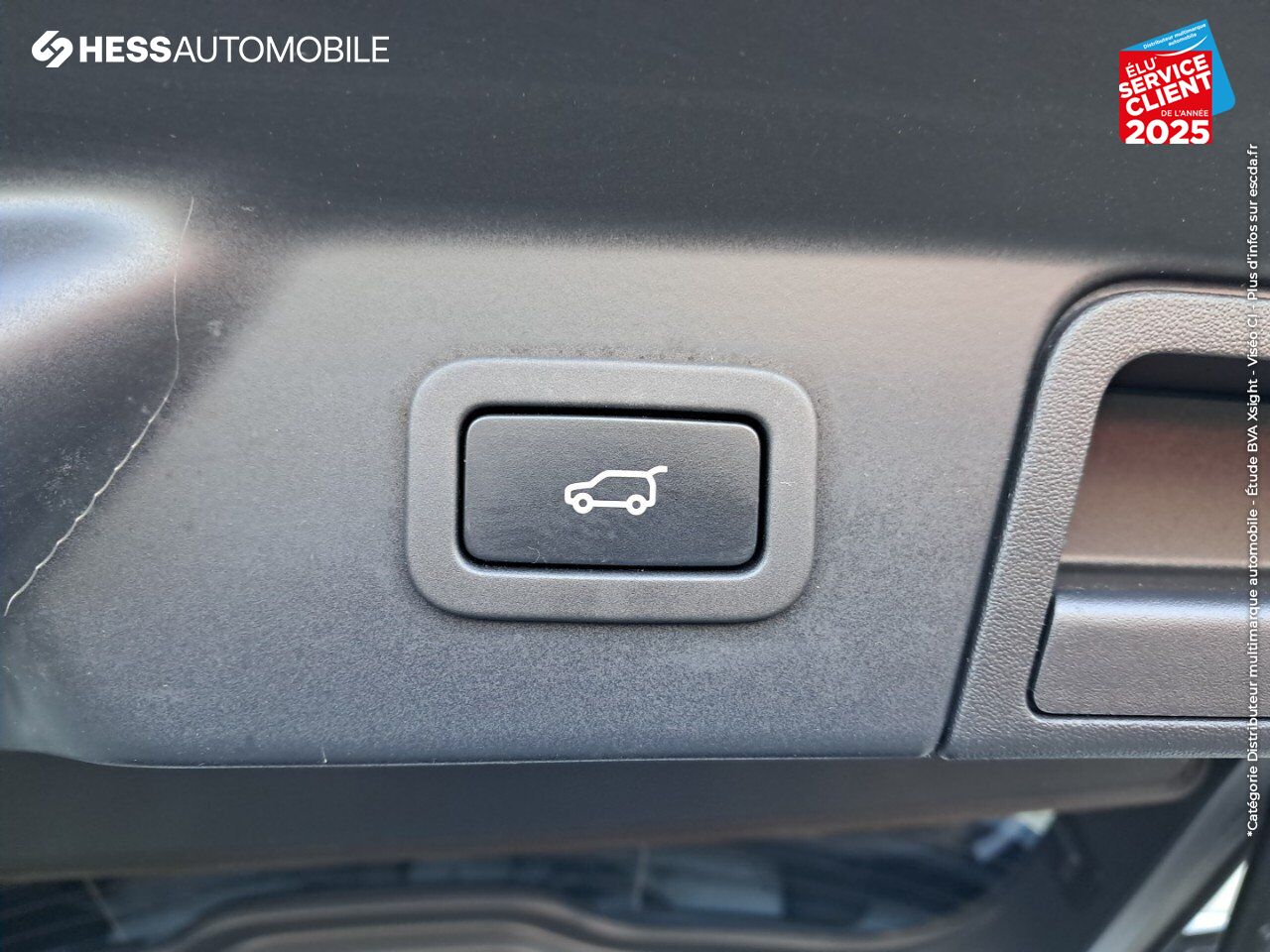 Véhicule d'occasion LAND-ROVER RANGE ROVER VELAR 2.0 P400E 404CH PHEV S AWD BVA AM23 SIEGES CHAUF/CUIR GPS CAMERA HUD MERIDIAN chez Land Rover Metz