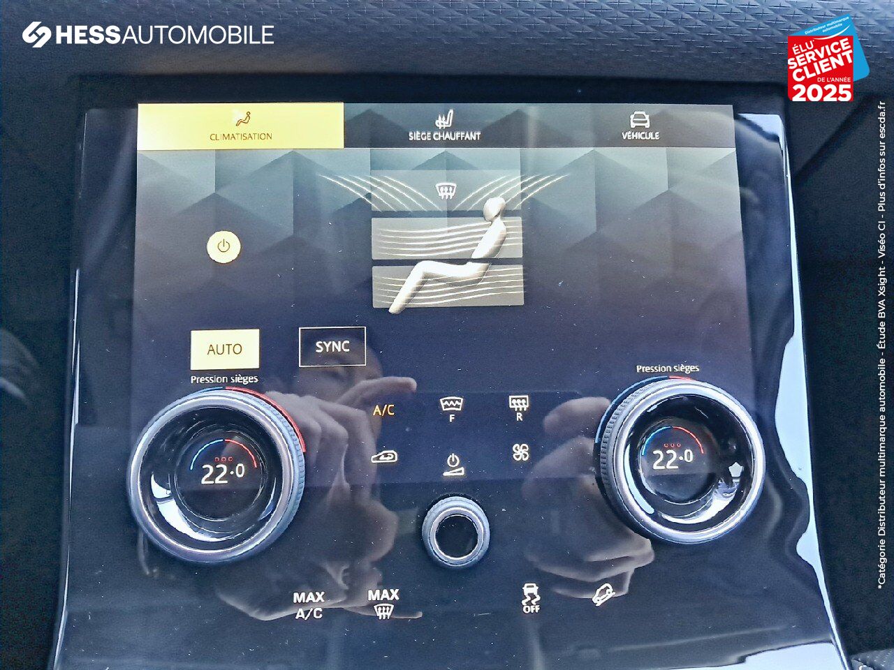 Véhicule d'occasion LAND-ROVER RANGE ROVER VELAR 2.0 P400E 404CH PHEV S AWD BVA AM23 SIEGES CHAUF/CUIR GPS CAMERA HUD MERIDIAN chez Land Rover Metz