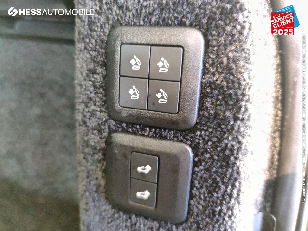 Véhicule d'occasion LAND-ROVER RANGE ROVER 2.0 P400E 404CH VOGUE SWB MARK X TOIT OUVRANT chez Land Rover Strasbourg