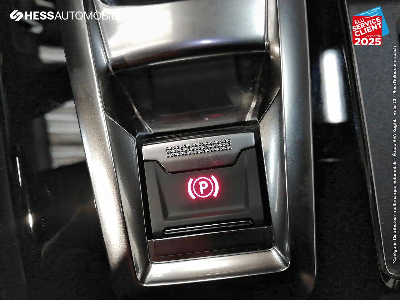 Véhicule d'occasion PEUGEOT 3008 HYBRID 225CH GT LINE E-EAT8 chez Peugeot Charleville