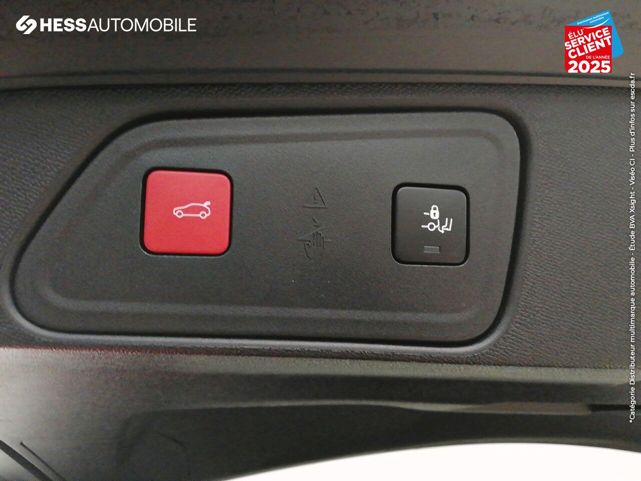Véhicule d'occasion PEUGEOT 3008 HYBRID 225CH GT LINE E-EAT8 chez Peugeot Charleville