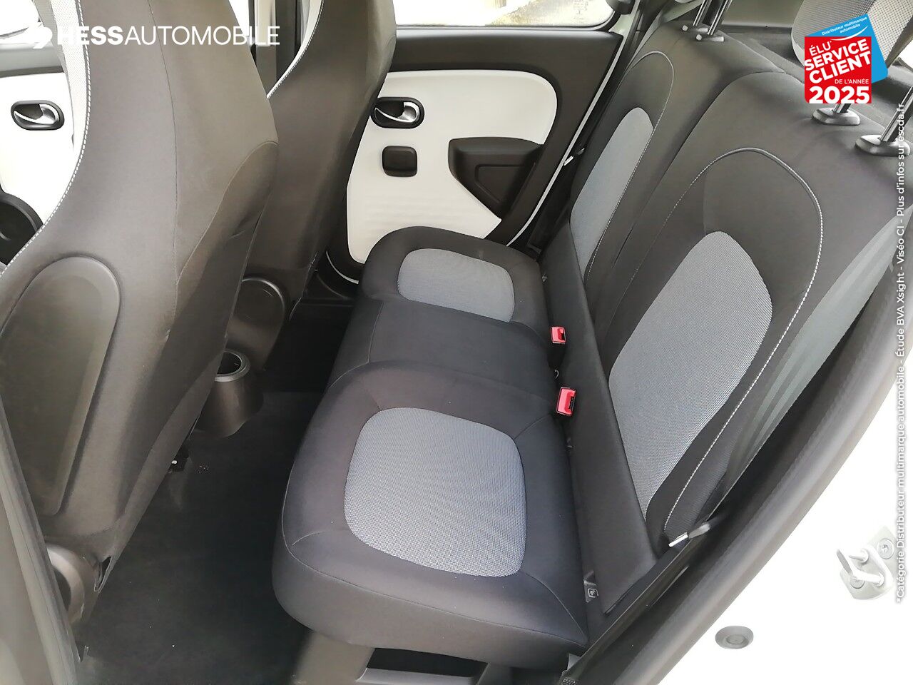 Véhicule d'occasion RENAULT TWINGO 1.0 SCE 75CH ZEN - 20 chez Renault Saint-Louis