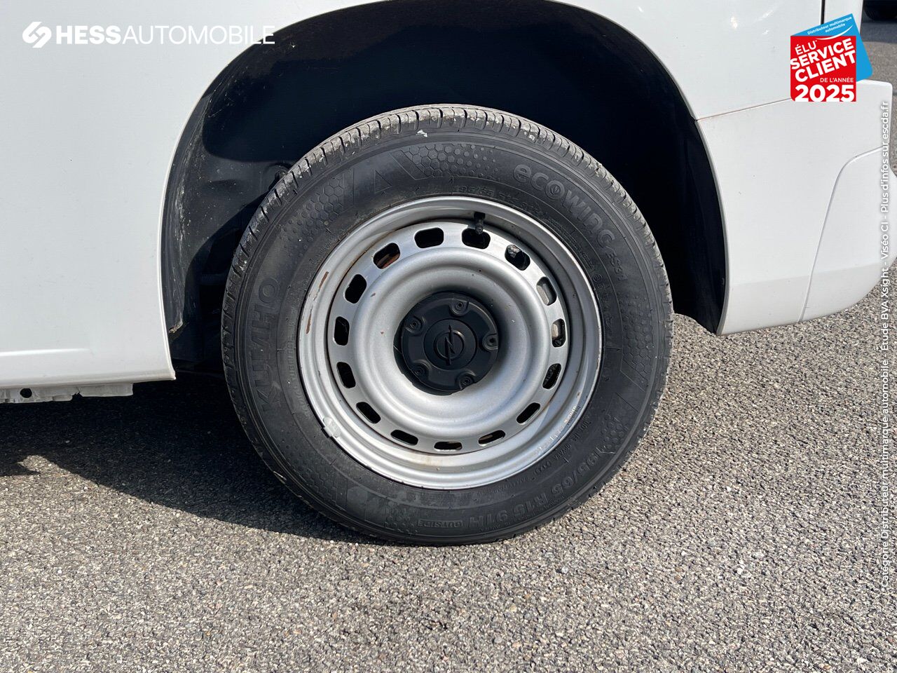 Véhicule d'occasion OPEL COMBO CARGO L1H1 650KG 1.2 110CH SS chez Opel Charleville