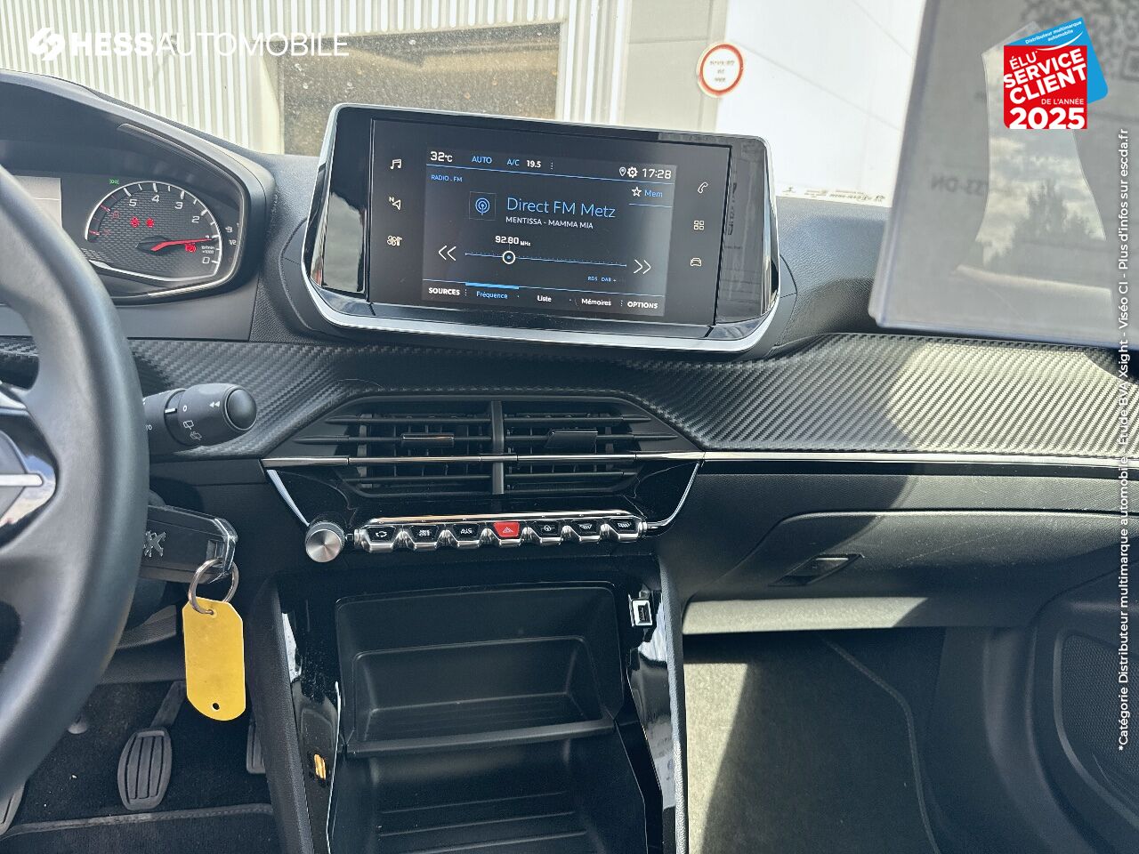 Véhicule d'occasion PEUGEOT 2008 1.2 PURETECH 100CH S/S STYLE chez Peugeot Charleville