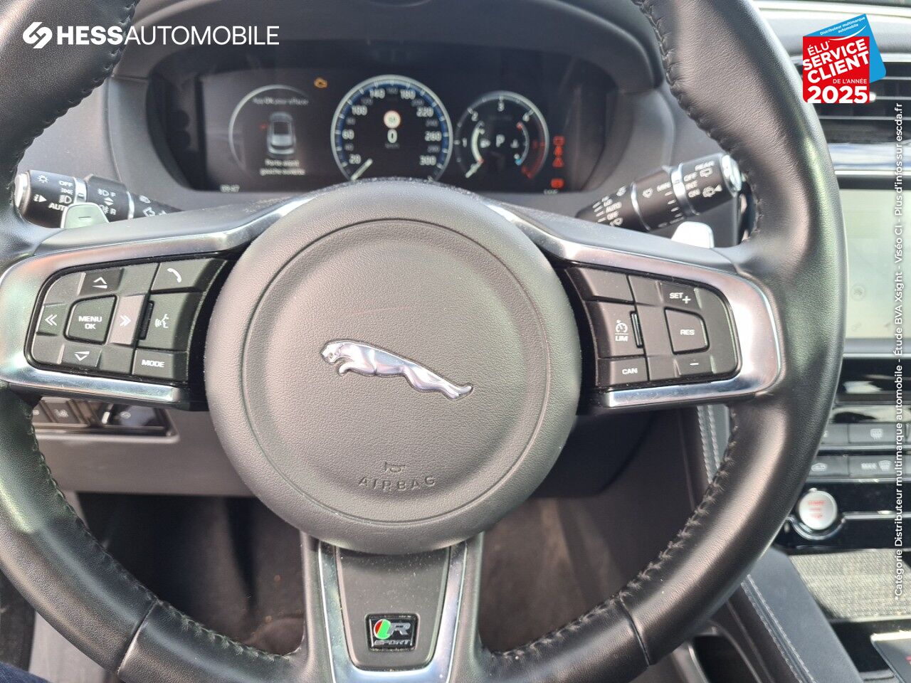 Véhicule d'occasion JAGUAR F-PACE 2.0D 180CH R-SPORT BVA8 chez Jaguar Strasbourg