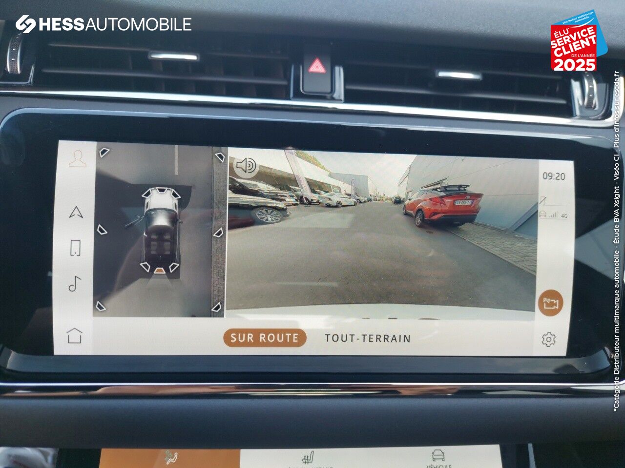 Véhicule d'occasion LAND-ROVER RANGE ROVER EVOQUE 1.5 P300E 309CH R-DYNAMIC SE AWD BVA 11CV chez Volvo Epernay