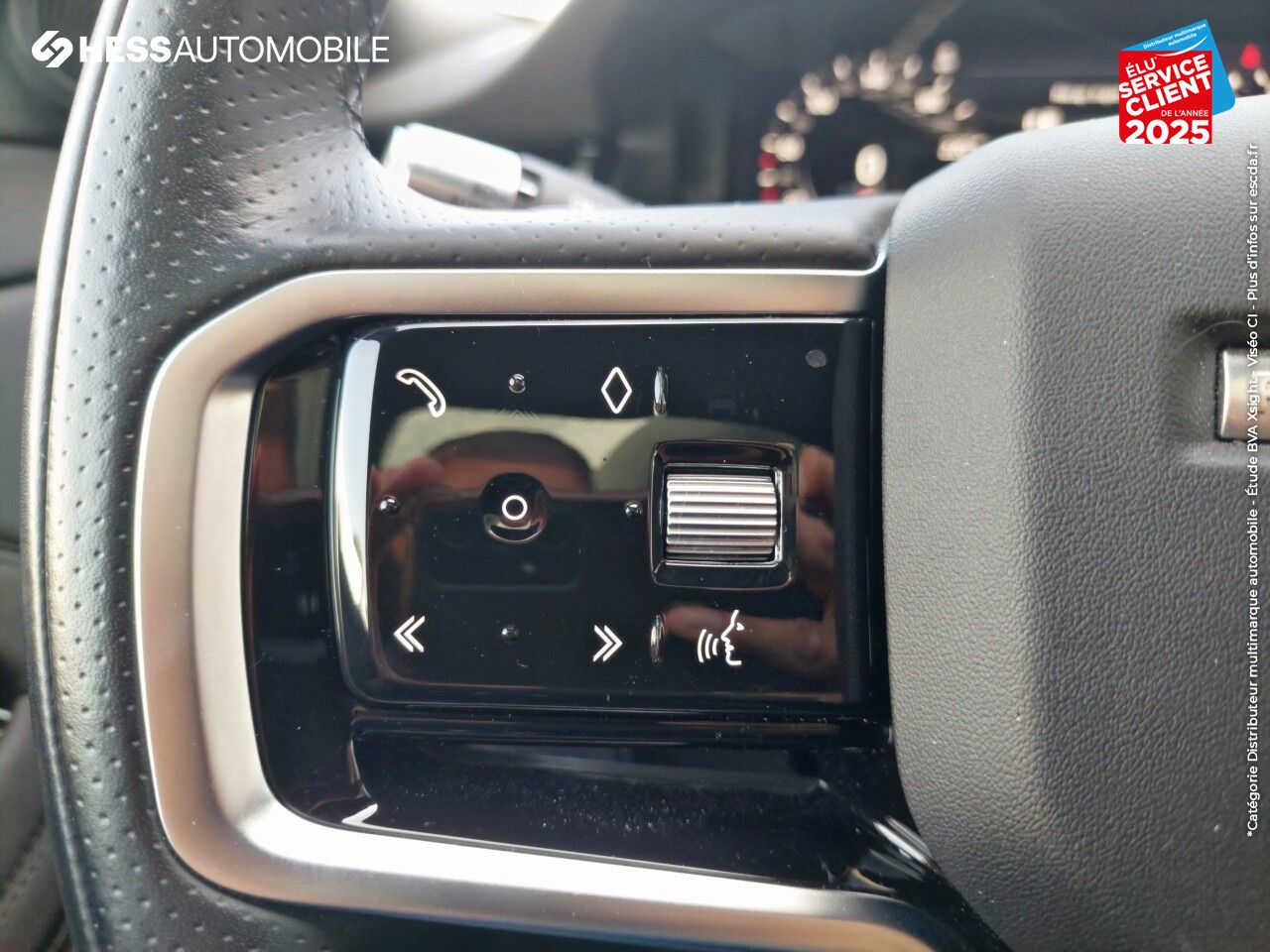 Véhicule d'occasion LAND-ROVER RANGE ROVER EVOQUE 1.5 P300E 309CH R-DYNAMIC SE AWD BVA 11CV chez Volvo Epernay