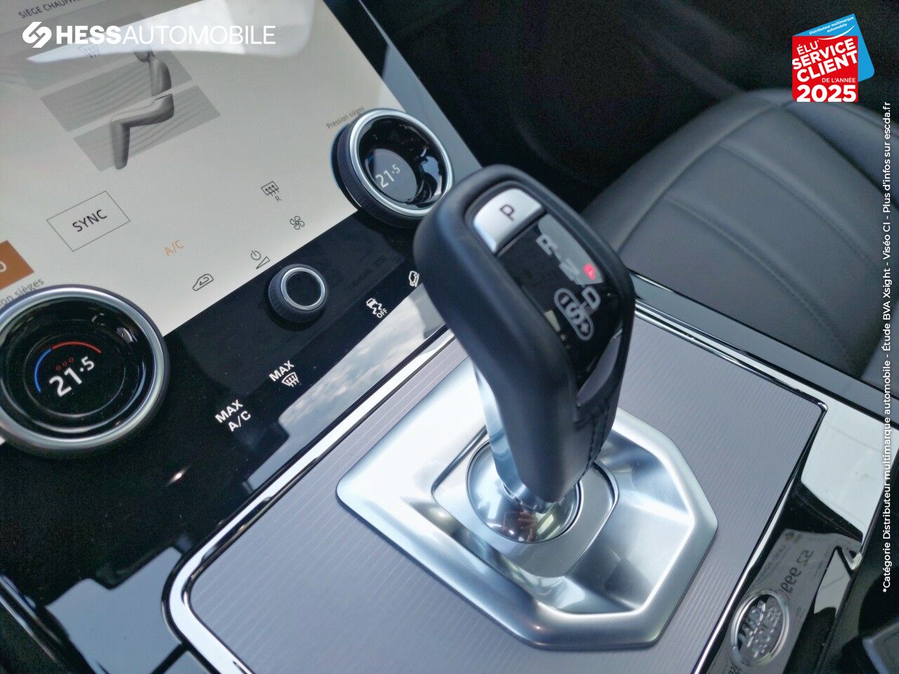 Véhicule d'occasion LAND-ROVER RANGE ROVER EVOQUE 1.5 P300E 309CH R-DYNAMIC SE AWD BVA 11CV chez Volvo Epernay