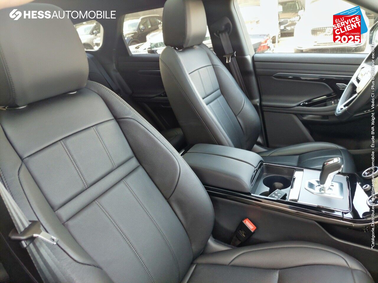 Véhicule d'occasion LAND-ROVER RANGE ROVER EVOQUE 1.5 P300E 309CH R-DYNAMIC SE AWD BVA 11CV chez Volvo Epernay