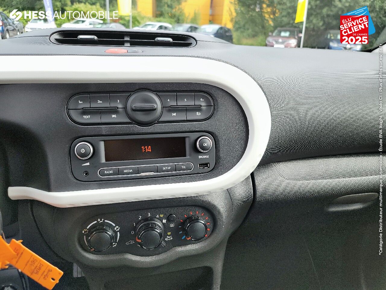 Véhicule d'occasion RENAULT TWINGO 1.0 SCE 65CH LIFE - 20 chez Renault Saint-Louis
