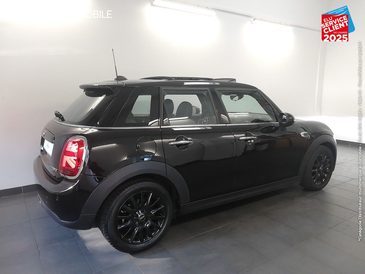 Véhicule d'occasion MINI MINI 5 PORTES COOPER 136CH HEDDON STREET EURO6D-T TOUVRANT PANO GPS LED chez MINI Colmar