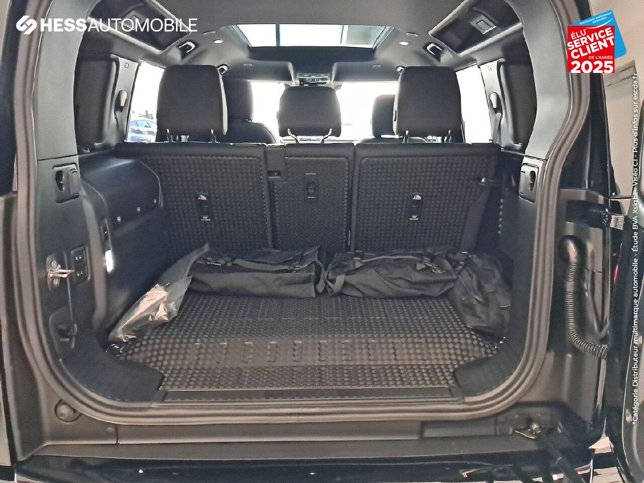 Véhicule d'occasion LAND-ROVER DEFENDER 110 2.0 P300E X-DYNAMIC SE chez Toyota Thionville
