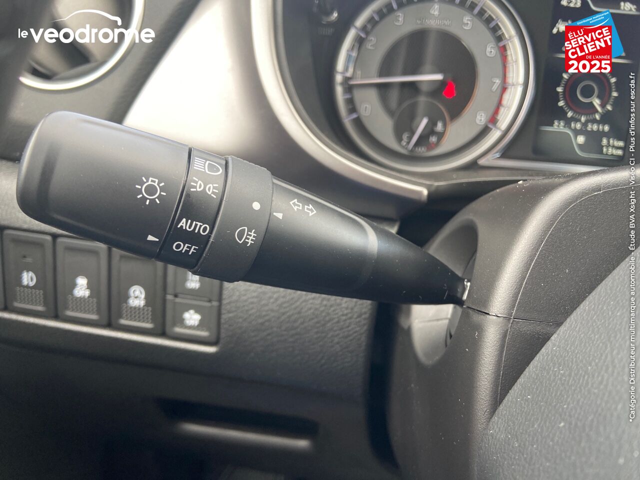 Véhicule d'occasion SUZUKI VITARA 1.4 BOOSTERJET HYBRID 129CH PRIVILEGE -20 CAM APPLE CARPLAY/ANDROIDAUTO LED SIEGES CHAUF chez Le Veodrome