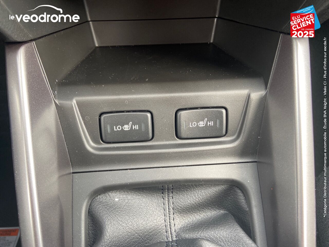 Véhicule d'occasion SUZUKI VITARA 1.4 BOOSTERJET HYBRID 129CH PRIVILEGE -20 CAM APPLE CARPLAY/ANDROIDAUTO LED SIEGES CHAUF chez Le Veodrome