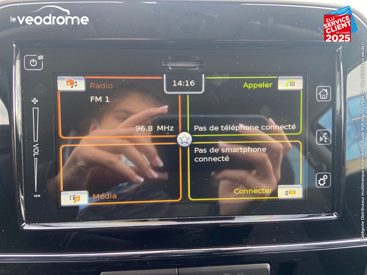 Véhicule d'occasion SUZUKI VITARA 1.4 BOOSTERJET HYBRID 129CH PRIVILEGE -20 CAM APPLE CARPLAY/ANDROIDAUTO LED SIEGES CHAUF chez Le Veodrome