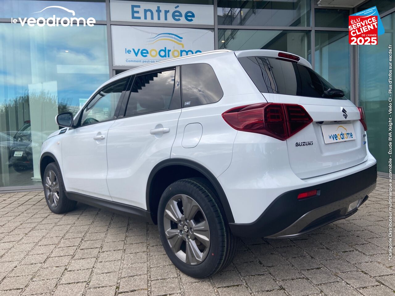 Véhicule d'occasion SUZUKI VITARA 1.4 BOOSTERJET HYBRID 129CH PRIVILEGE -20 CAM APPLE CARPLAY/ANDROIDAUTO LED SIEGES CHAUF chez Le Veodrome