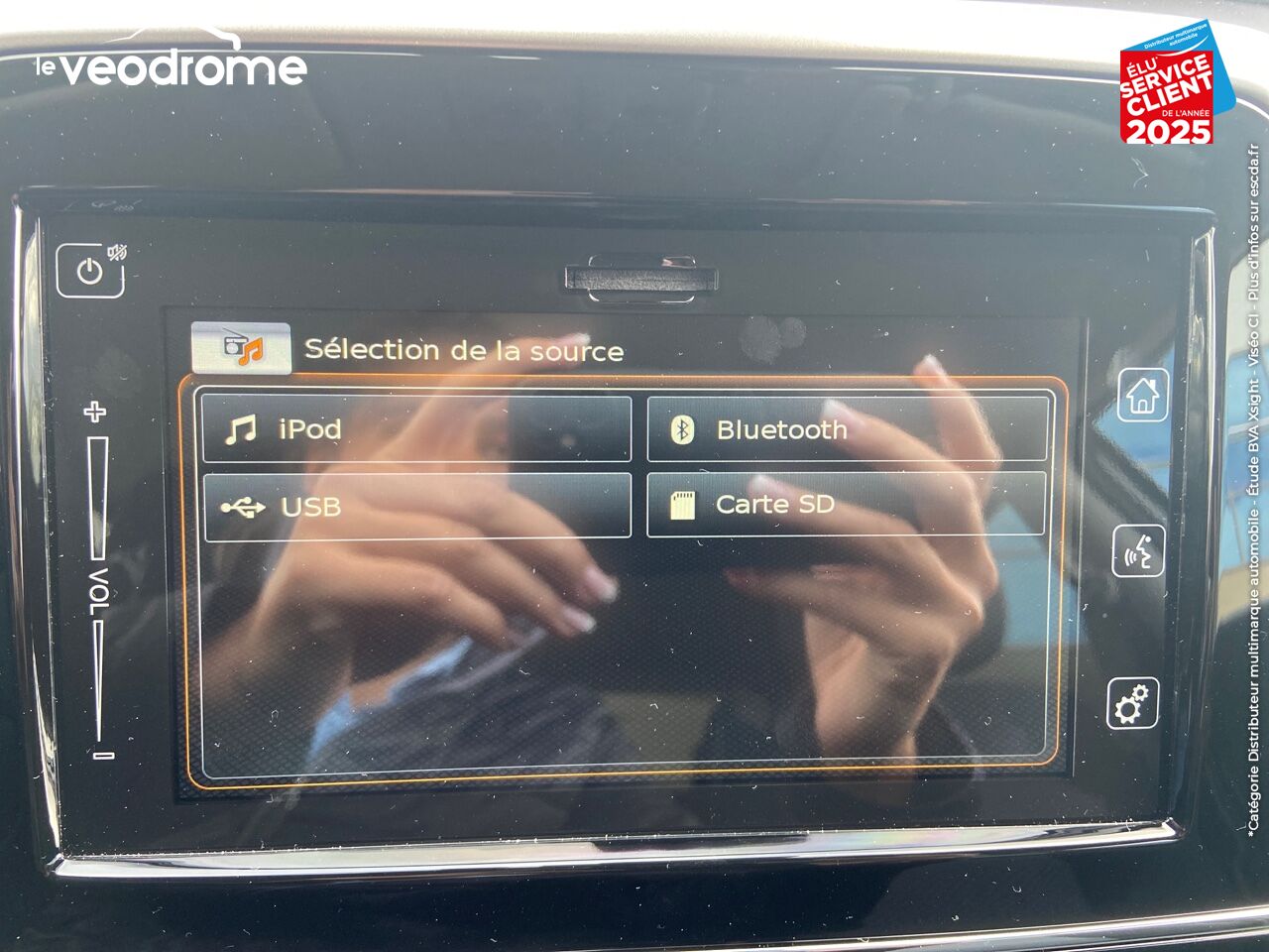 Véhicule d'occasion SUZUKI VITARA 1.4 BOOSTERJET HYBRID 129CH PRIVILEGE -20 CAM APPLE CARPLAY/ANDROIDAUTO LED SIEGES CHAUF chez Le Veodrome