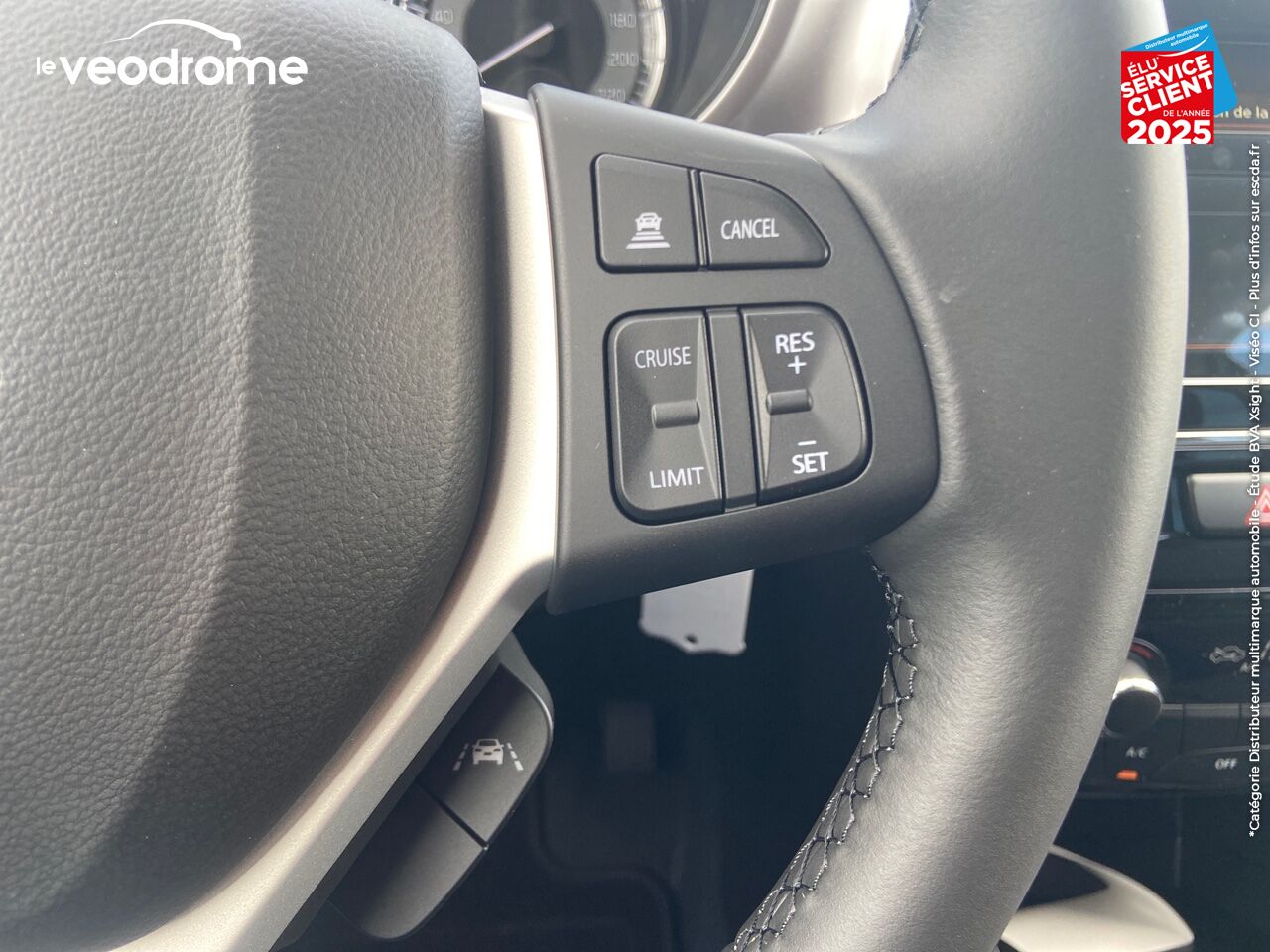 Véhicule d'occasion SUZUKI VITARA 1.4 BOOSTERJET HYBRID 129CH PRIVILEGE -20 CAM APPLE CARPLAY/ANDROIDAUTO LED SIEGES CHAUF chez Le Veodrome