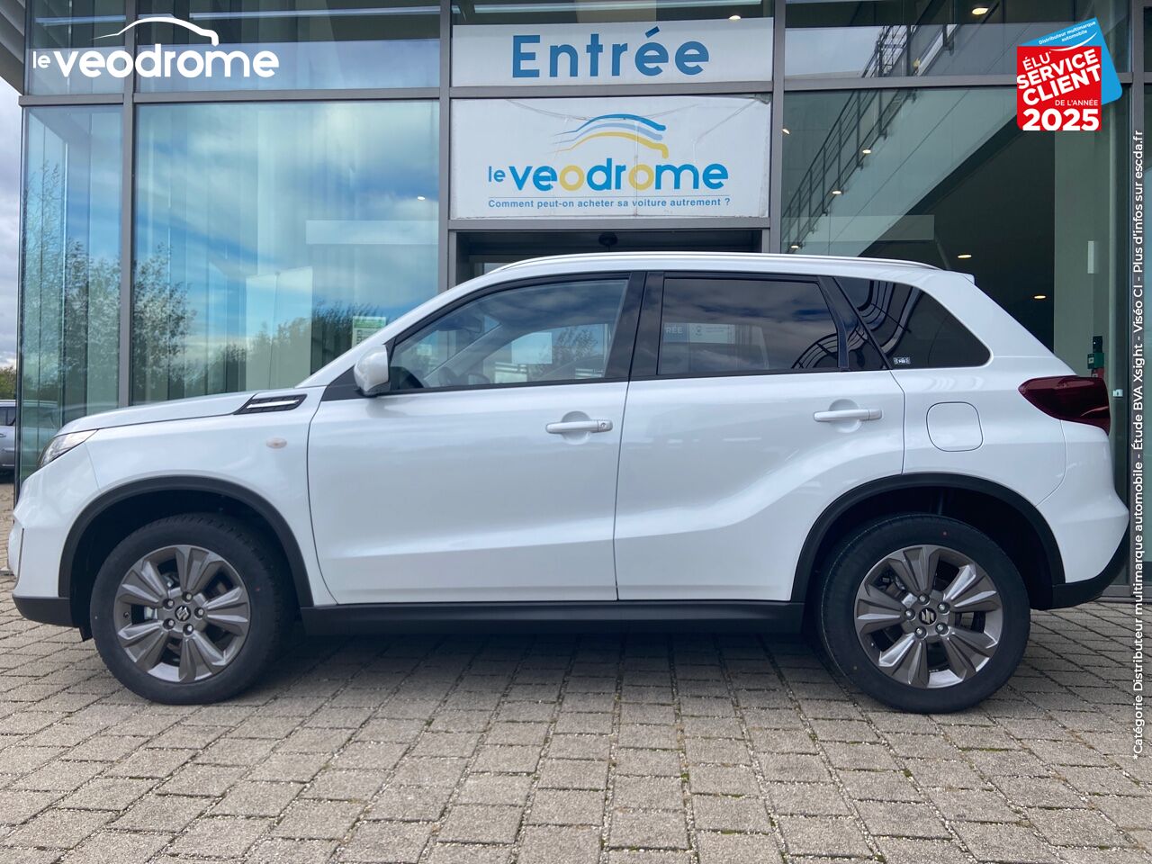 Véhicule d'occasion SUZUKI VITARA 1.4 BOOSTERJET HYBRID 129CH PRIVILEGE -20 CAM APPLE CARPLAY/ANDROIDAUTO LED SIEGES CHAUF chez Le Veodrome
