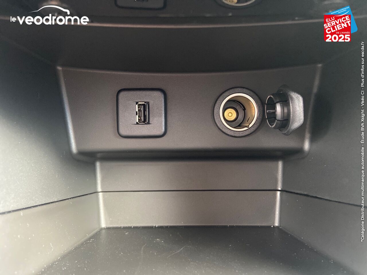 Véhicule d'occasion SUZUKI VITARA 1.4 BOOSTERJET HYBRID 129CH PRIVILEGE -20 CAM APPLE CARPLAY/ANDROIDAUTO LED SIEGES CHAUF chez Le Veodrome