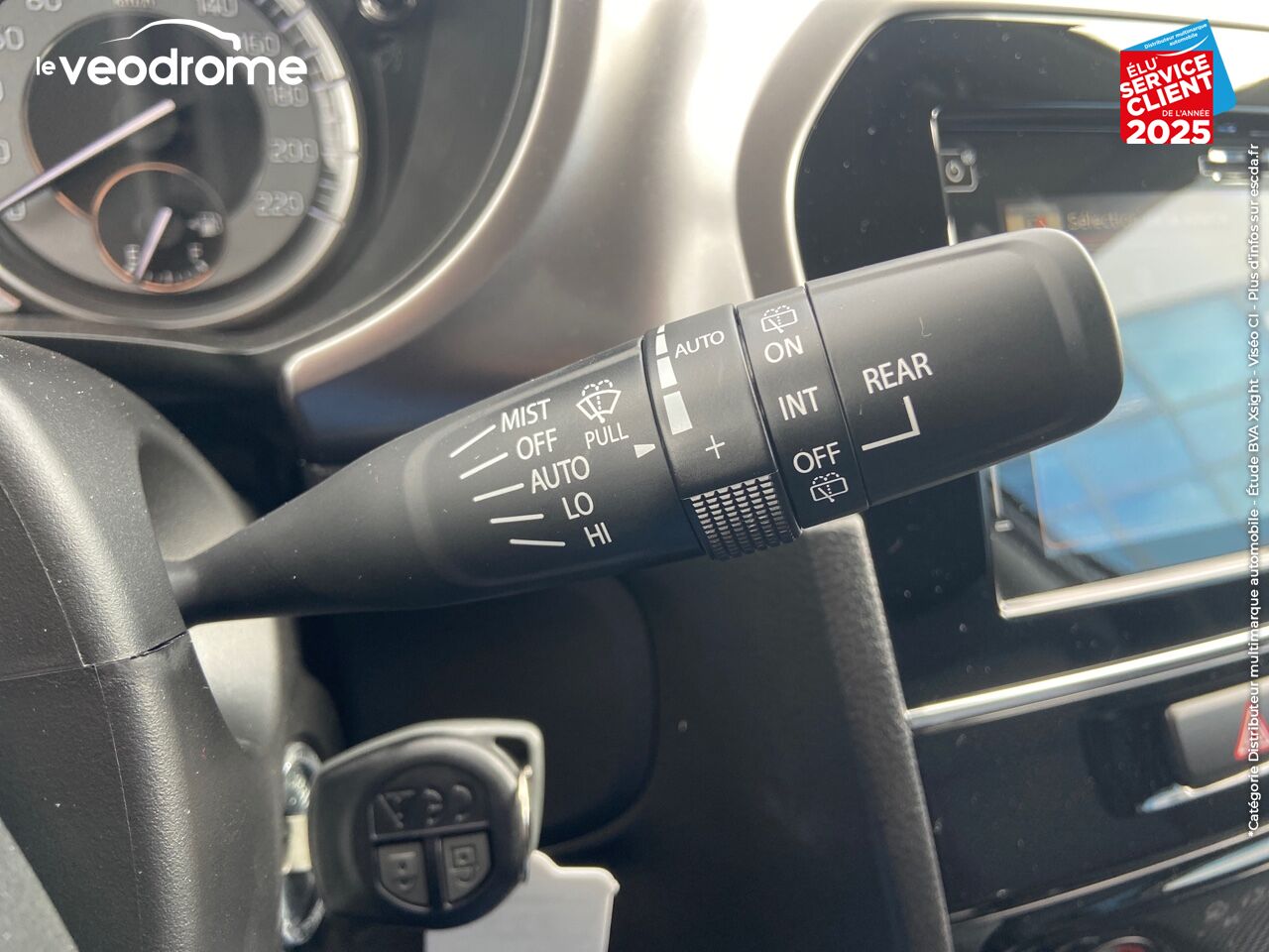 Véhicule d'occasion SUZUKI VITARA 1.4 BOOSTERJET HYBRID 129CH PRIVILEGE -20 CAM APPLE CARPLAY/ANDROIDAUTO LED SIEGES CHAUF chez Le Veodrome
