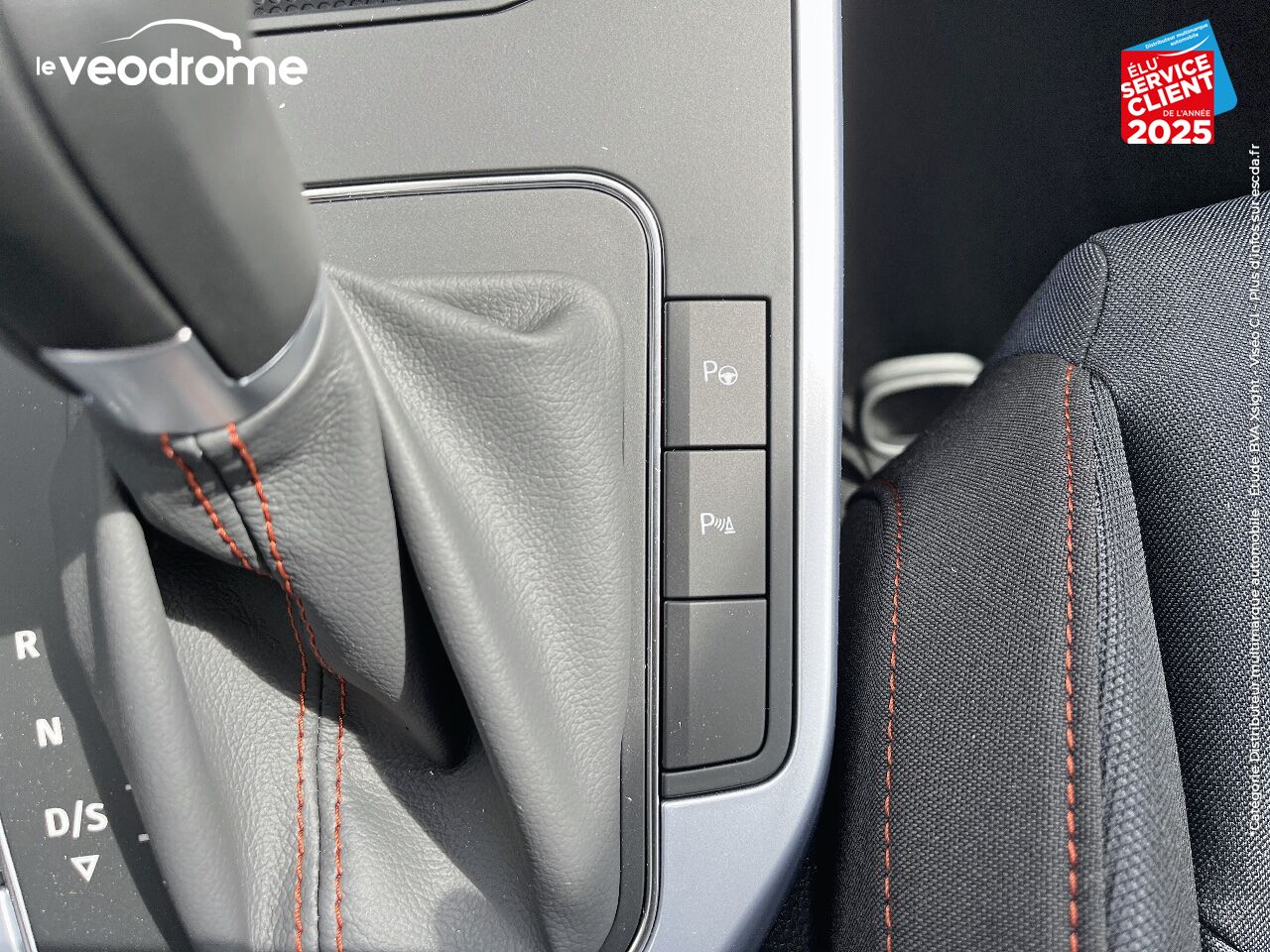 Véhicule d'occasion SEAT ARONA 1.0 TSI 110CH FR DSG7 chez Le Veodrome