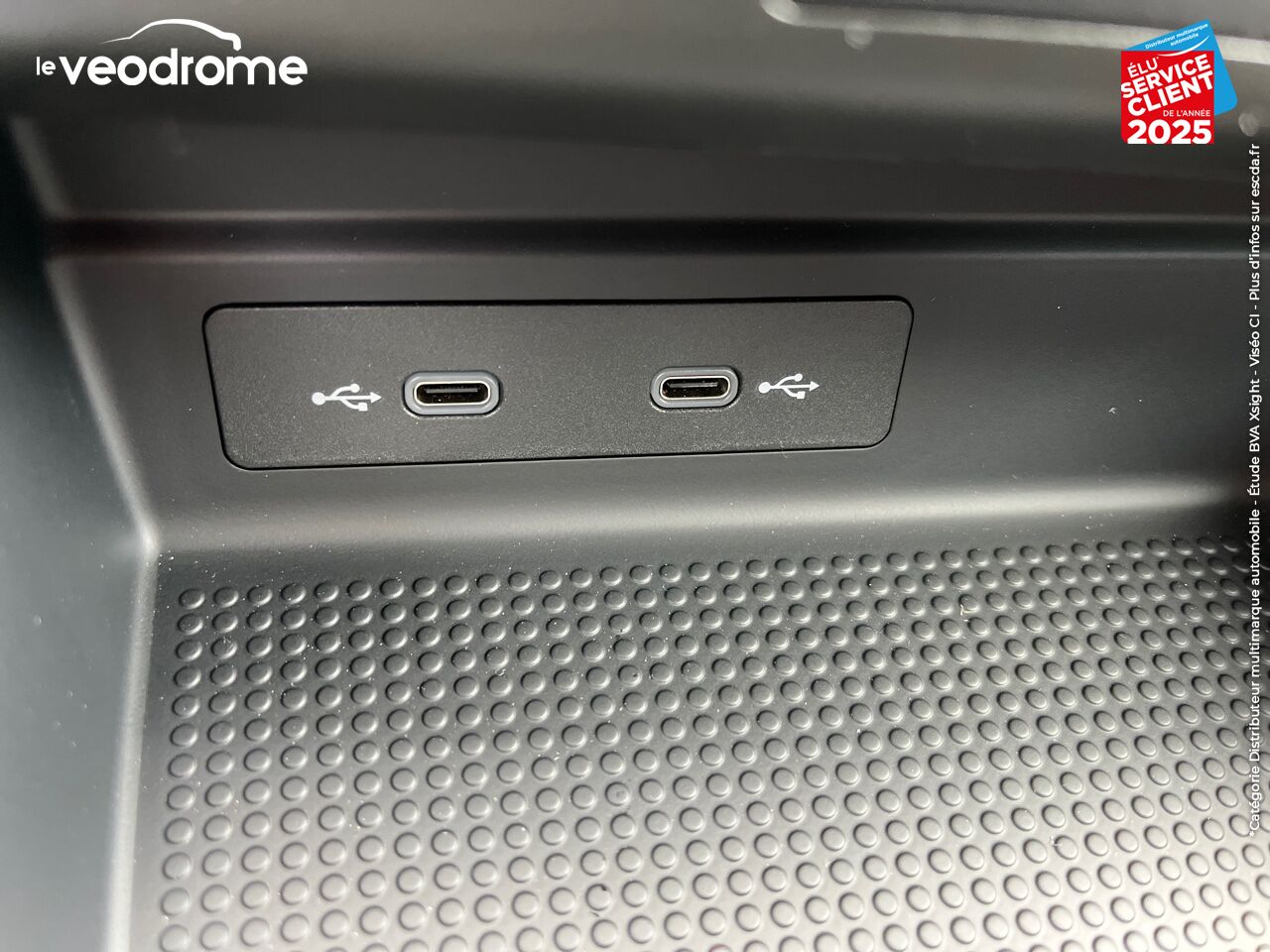 Véhicule d'occasion SEAT ARONA 1.0 TSI 110CH FR DSG7 chez Le Veodrome