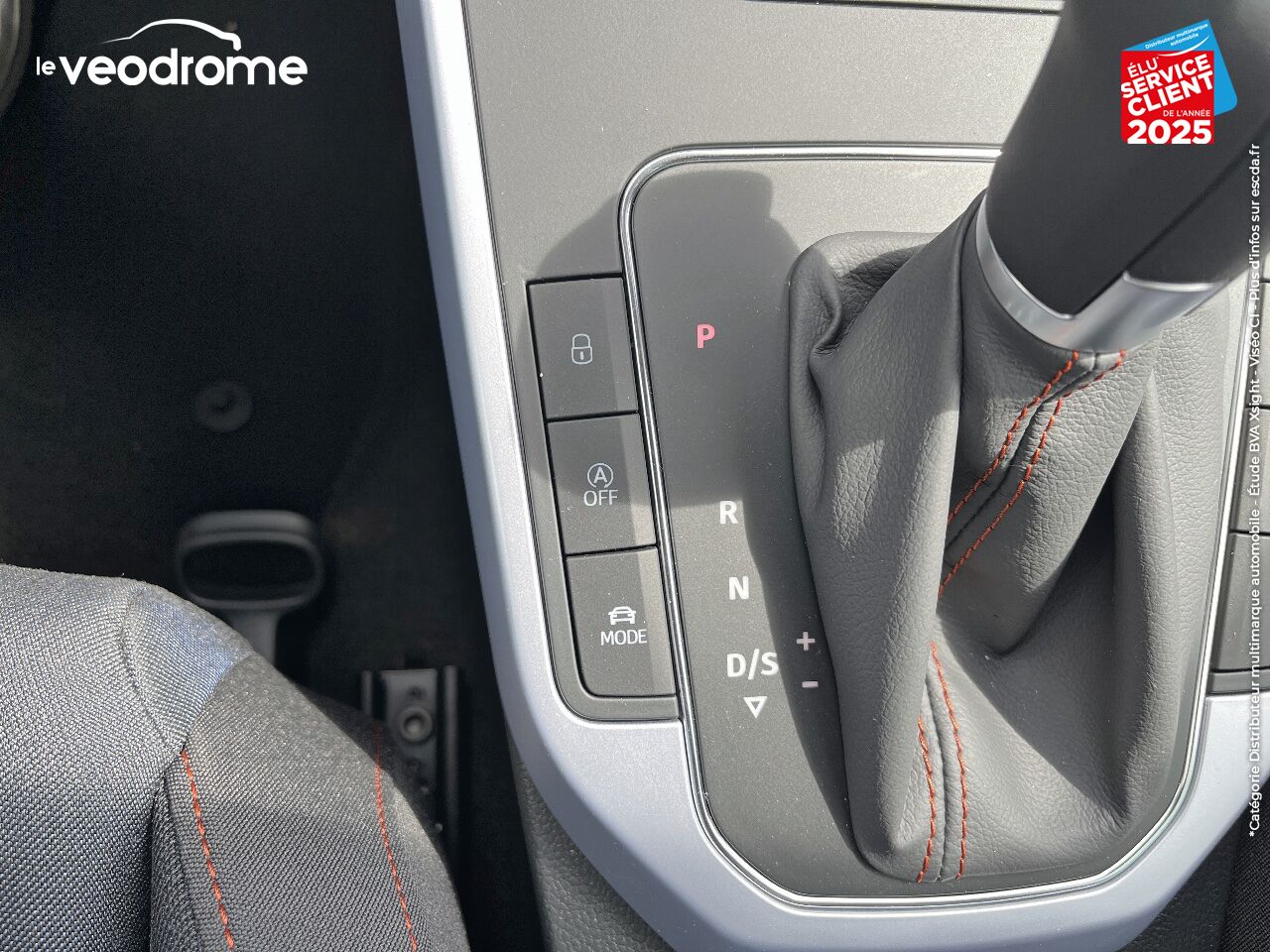 Véhicule d'occasion SEAT ARONA 1.0 TSI 110CH FR DSG7 chez Le Veodrome