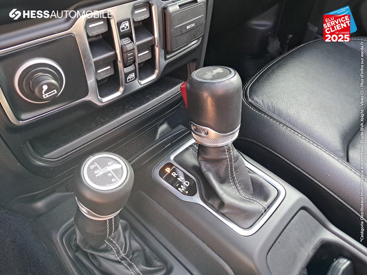 Véhicule d'occasion JEEP WRANGLER UNLIMITED 2.0 T 380CH 4XE OVERLAND COMMAND-TRAC MY22 chez BMW Lons le Saunier