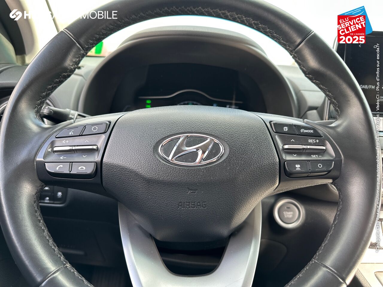 Véhicule d'occasion HYUNDAI KONA ELECTRIC 204CH CREATIVE EURO6D-T EVAP 3CV SIEGES CHAUF CAMERA HUD chez Hyundai Reims