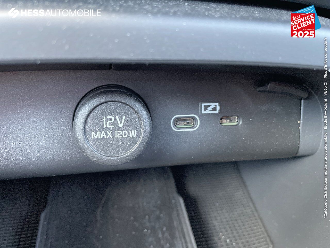 Véhicule d'occasion VOLVO XC40 RECHARGE 238CH ESSENTIAL CAMERA CARPLAY chez Volvo Metz