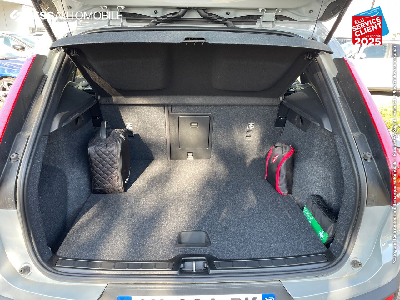 Véhicule d'occasion VOLVO XC40 RECHARGE 238CH ESSENTIAL CAMERA CARPLAY chez Volvo Metz