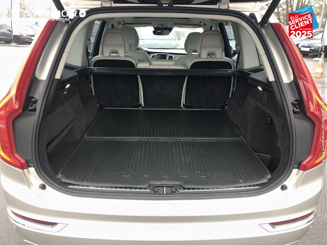 Véhicule d'occasion VOLVO XC90 D5 AWD 225CH INSCRIPTION LUXE GEARTRONIC 5 PLACES SIEGES CUIR CAMERA chez Primocar