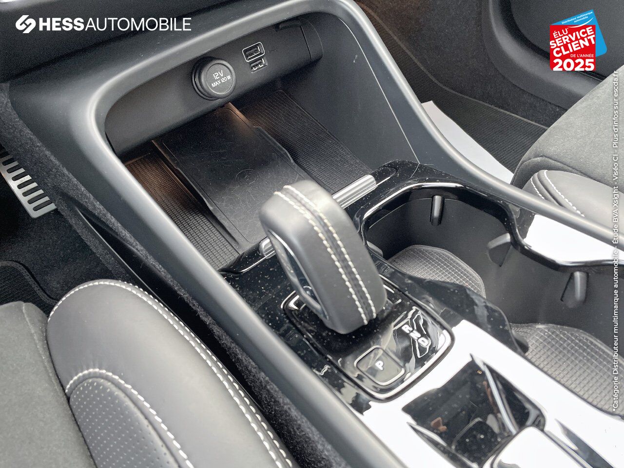 Véhicule d'occasion VOLVO XC40 T3 163CH R-DESIGN GEARTRONIC 8 TPANO GPS CAMERA H/KARDON chez Volvo Metz