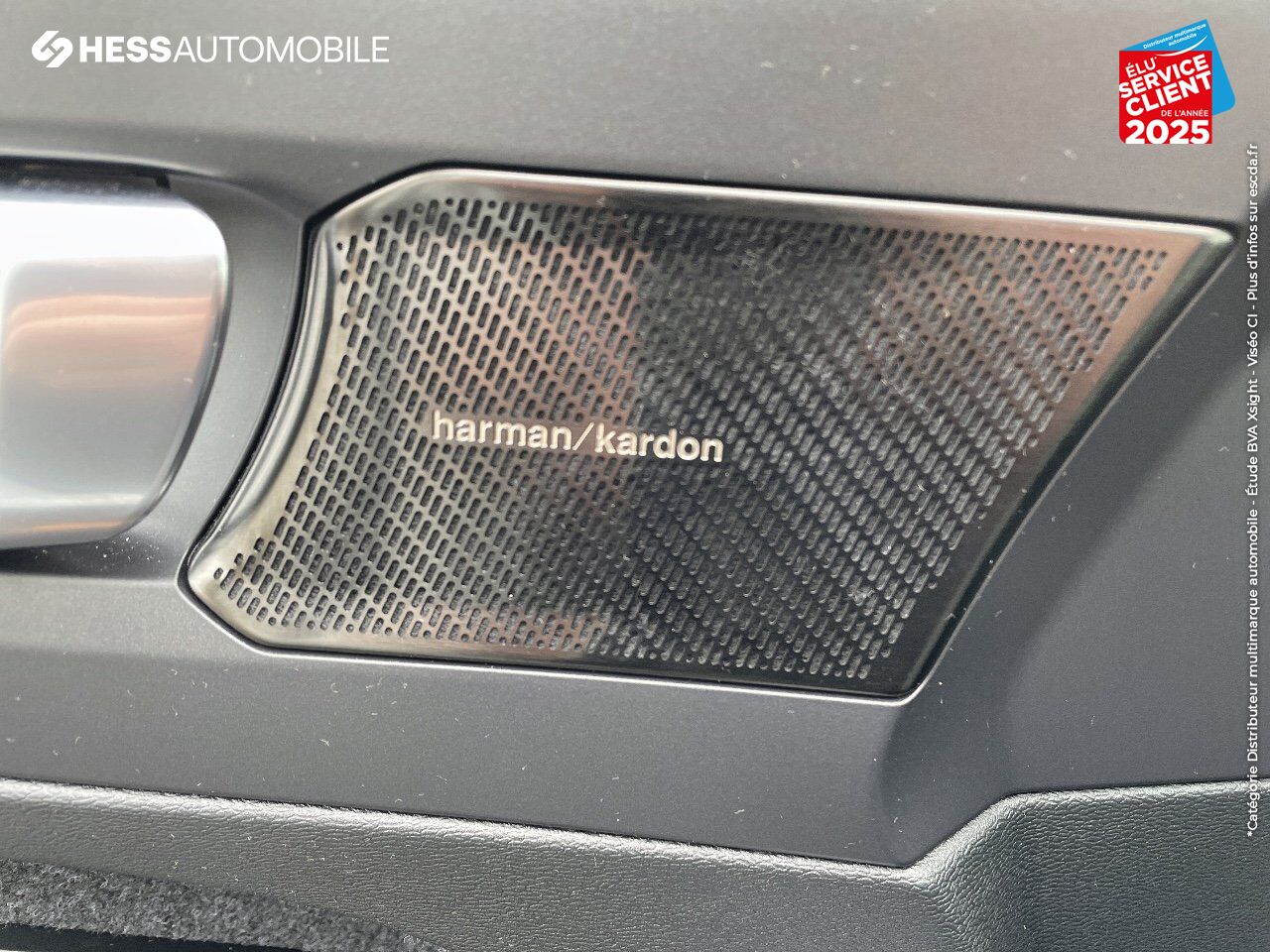 Véhicule d'occasion VOLVO XC40 T3 163CH R-DESIGN GEARTRONIC 8 TPANO GPS CAMERA H/KARDON chez Volvo Metz