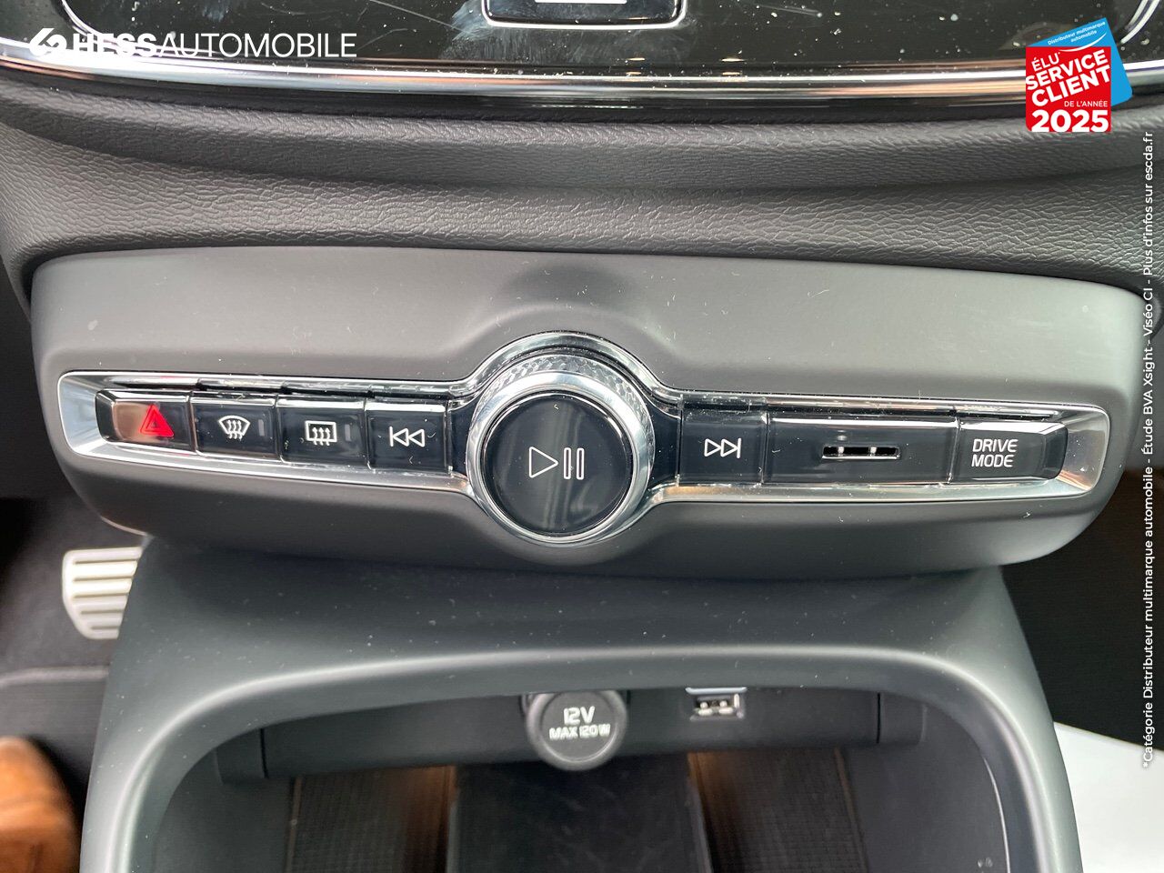 Véhicule d'occasion VOLVO XC40 T3 163CH R-DESIGN GEARTRONIC 8 TPANO GPS CAMERA H/KARDON chez Volvo Metz