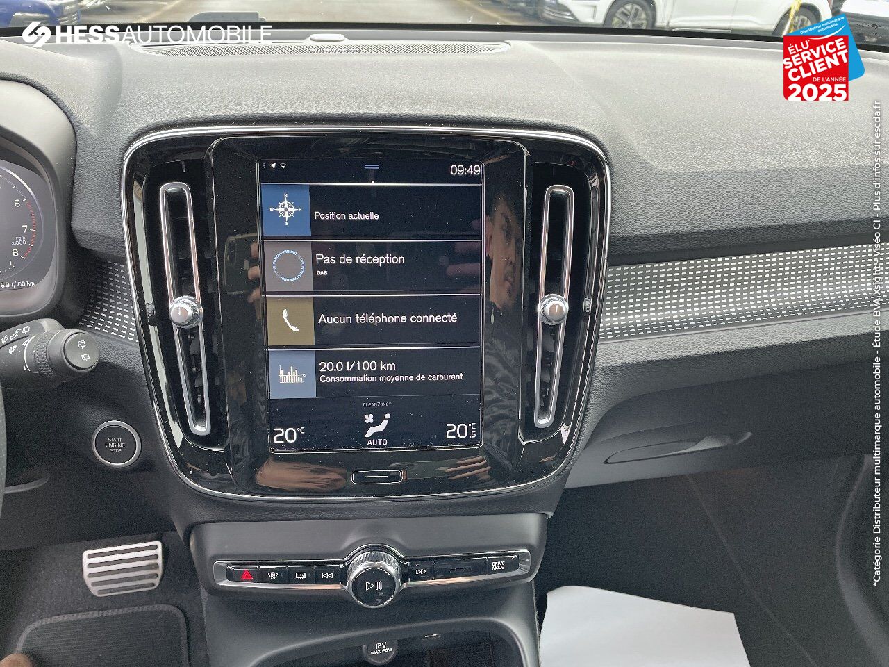 Véhicule d'occasion VOLVO XC40 T3 163CH R-DESIGN GEARTRONIC 8 TPANO GPS CAMERA H/KARDON chez Volvo Metz
