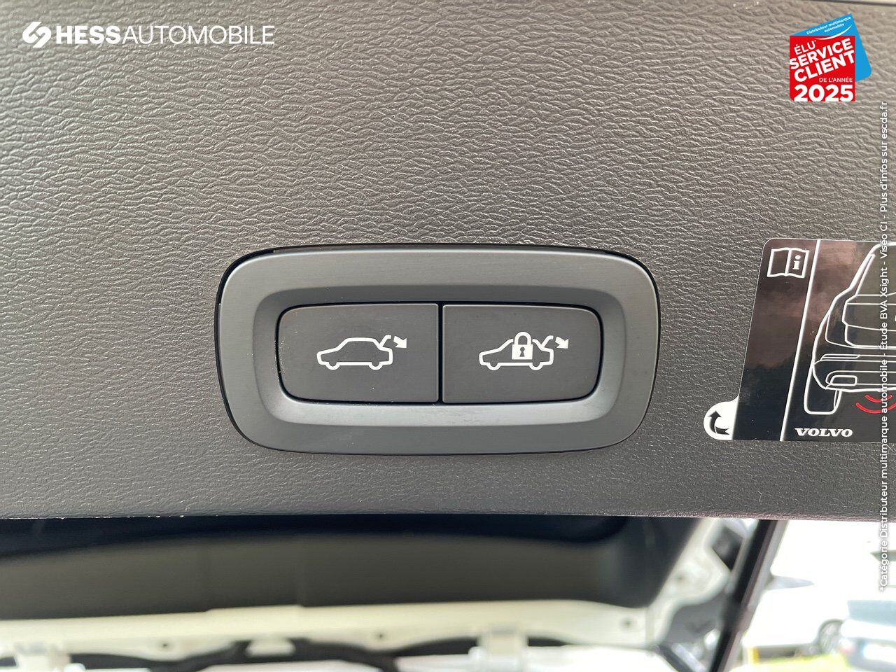 Véhicule d'occasion VOLVO XC40 T3 163CH R-DESIGN GEARTRONIC 8 TPANO GPS CAMERA H/KARDON chez Volvo Metz