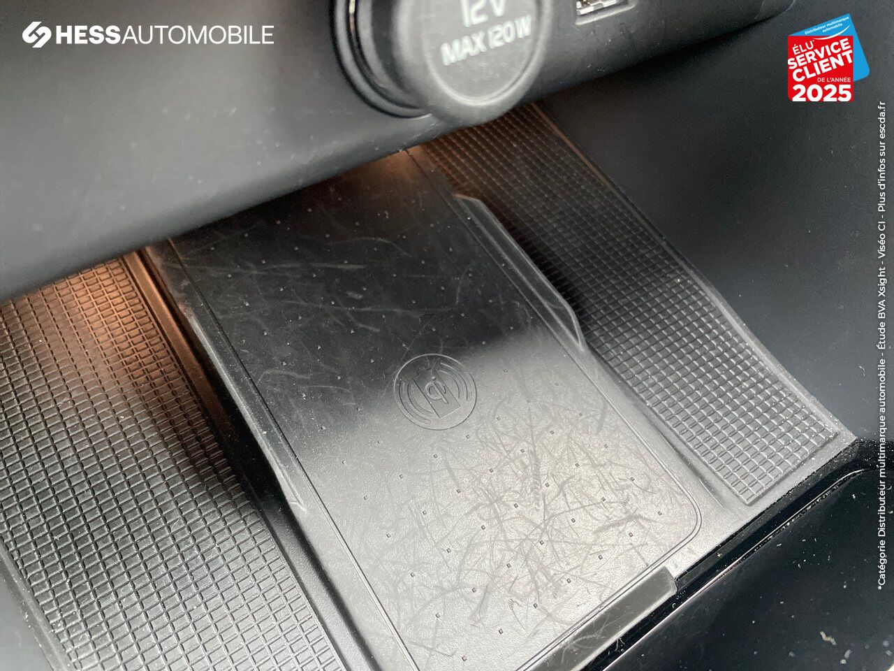 Véhicule d'occasion VOLVO XC40 T3 163CH R-DESIGN GEARTRONIC 8 TPANO GPS CAMERA H/KARDON chez Volvo Metz