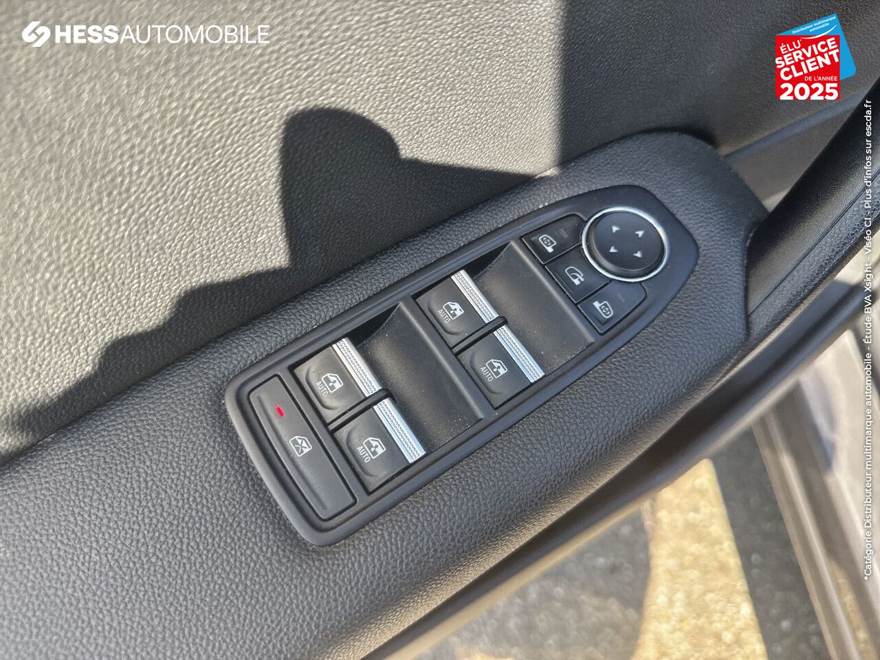 Véhicule d'occasion RENAULT CAPTUR 1.0 TCE 100CH INTENS GPL - 20 CAMERA chez Renault Saint-Louis