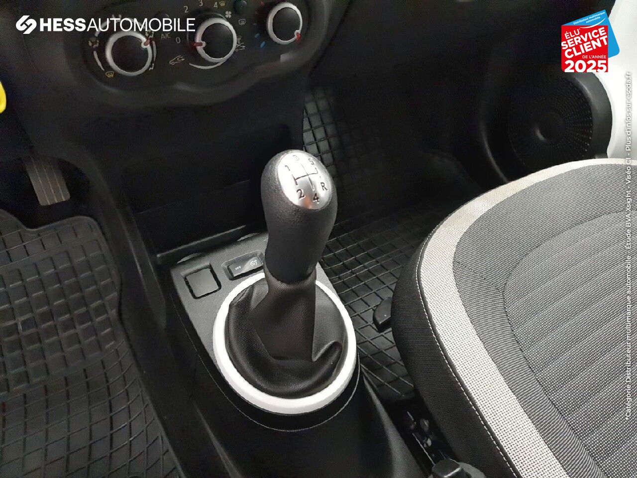 Véhicule d'occasion RENAULT TWINGO 1.0 SCE 70CH ZEN BOITE COURTE EURO6 chez Renault Strasbourg