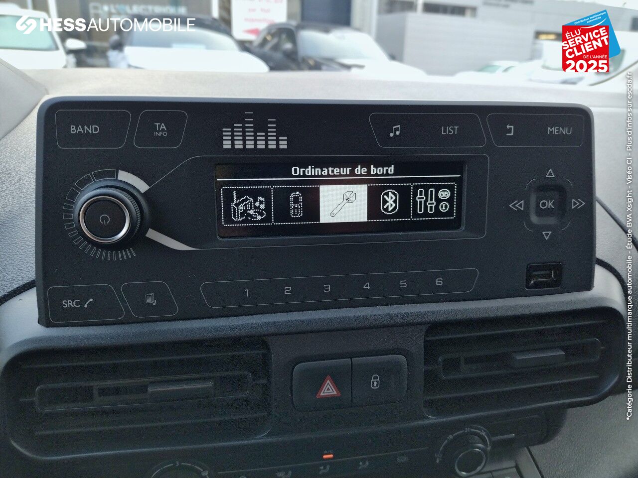Véhicule d'occasion PEUGEOT PARTNER STANDARD 650KG BLUEHDI 100CH S/S BVM5 ASPHALT ATTELAGE chez Renault Colmar
