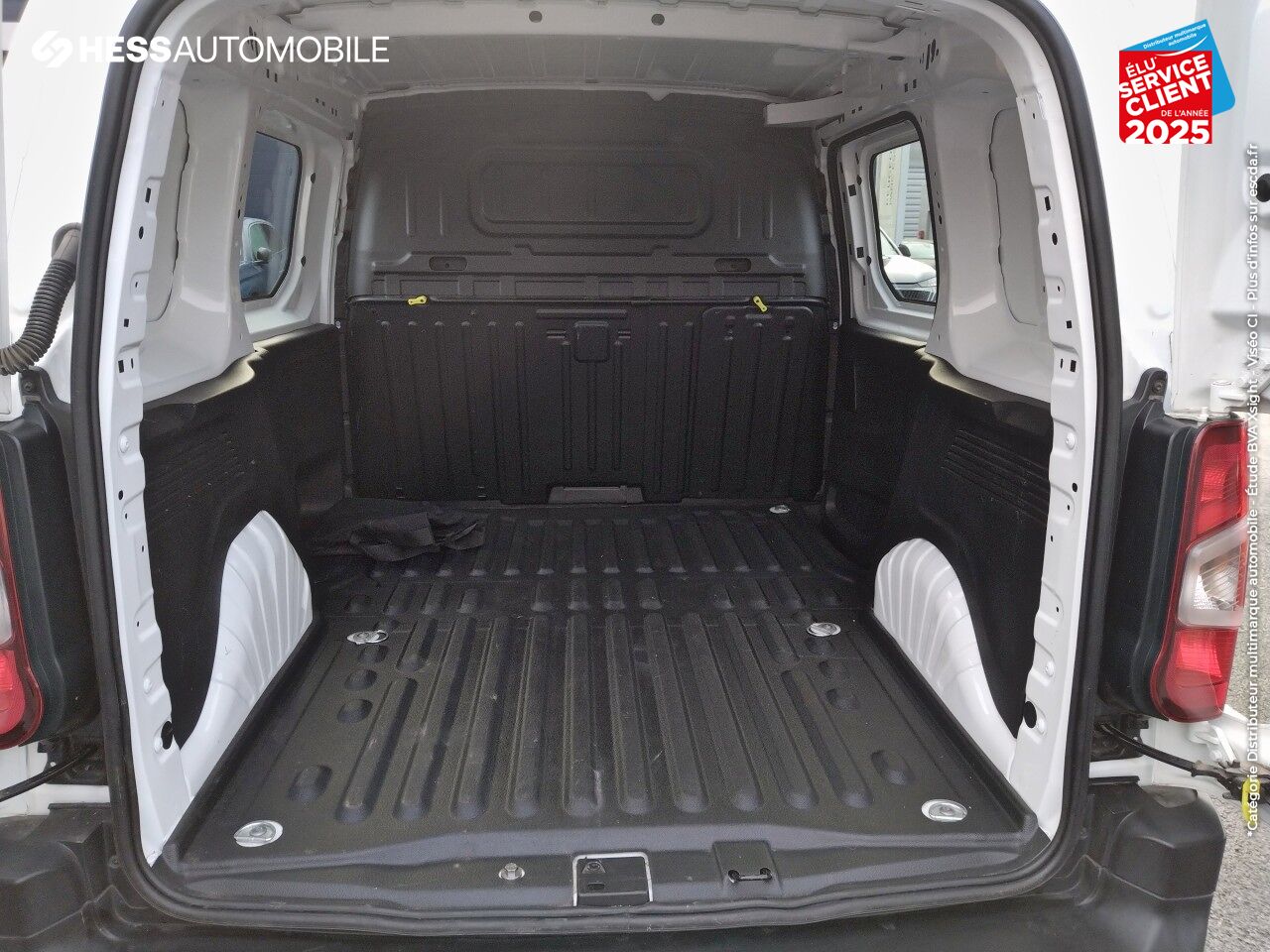 Véhicule d'occasion PEUGEOT PARTNER STANDARD 650KG BLUEHDI 100CH S/S BVM5 ASPHALT ATTELAGE chez Renault Colmar