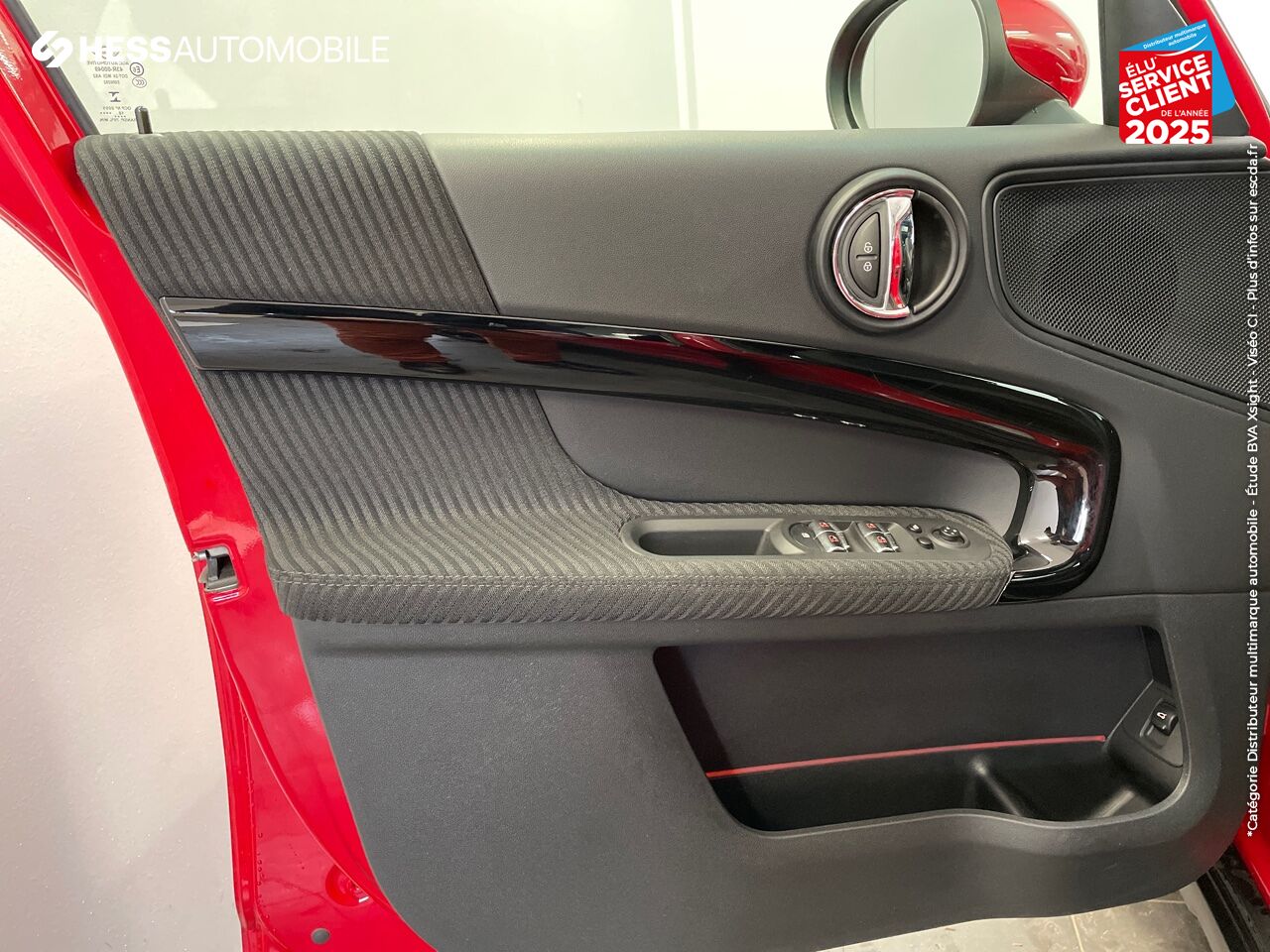 Véhicule d'occasion MINI COUNTRYMAN ONE D 116CH OAKWOOD TOUVRANT GPS RADAR AV/AR chez MINI Colmar
