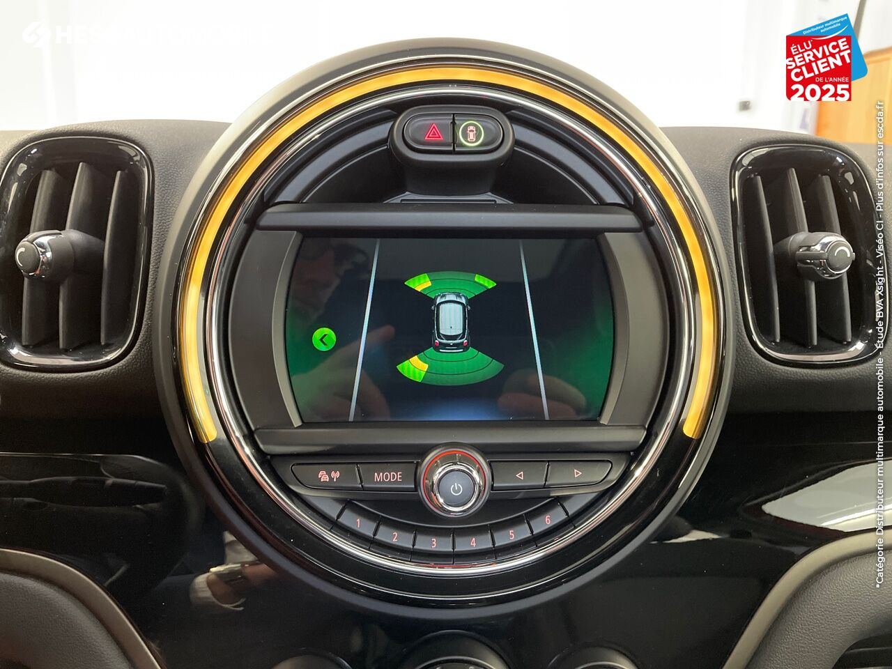 Véhicule d'occasion MINI COUNTRYMAN ONE D 116CH OAKWOOD TOUVRANT GPS RADAR AV/AR chez MINI Colmar