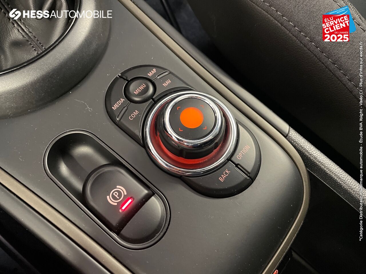 Véhicule d'occasion MINI COUNTRYMAN ONE D 116CH OAKWOOD TOUVRANT GPS RADAR AV/AR chez MINI Colmar