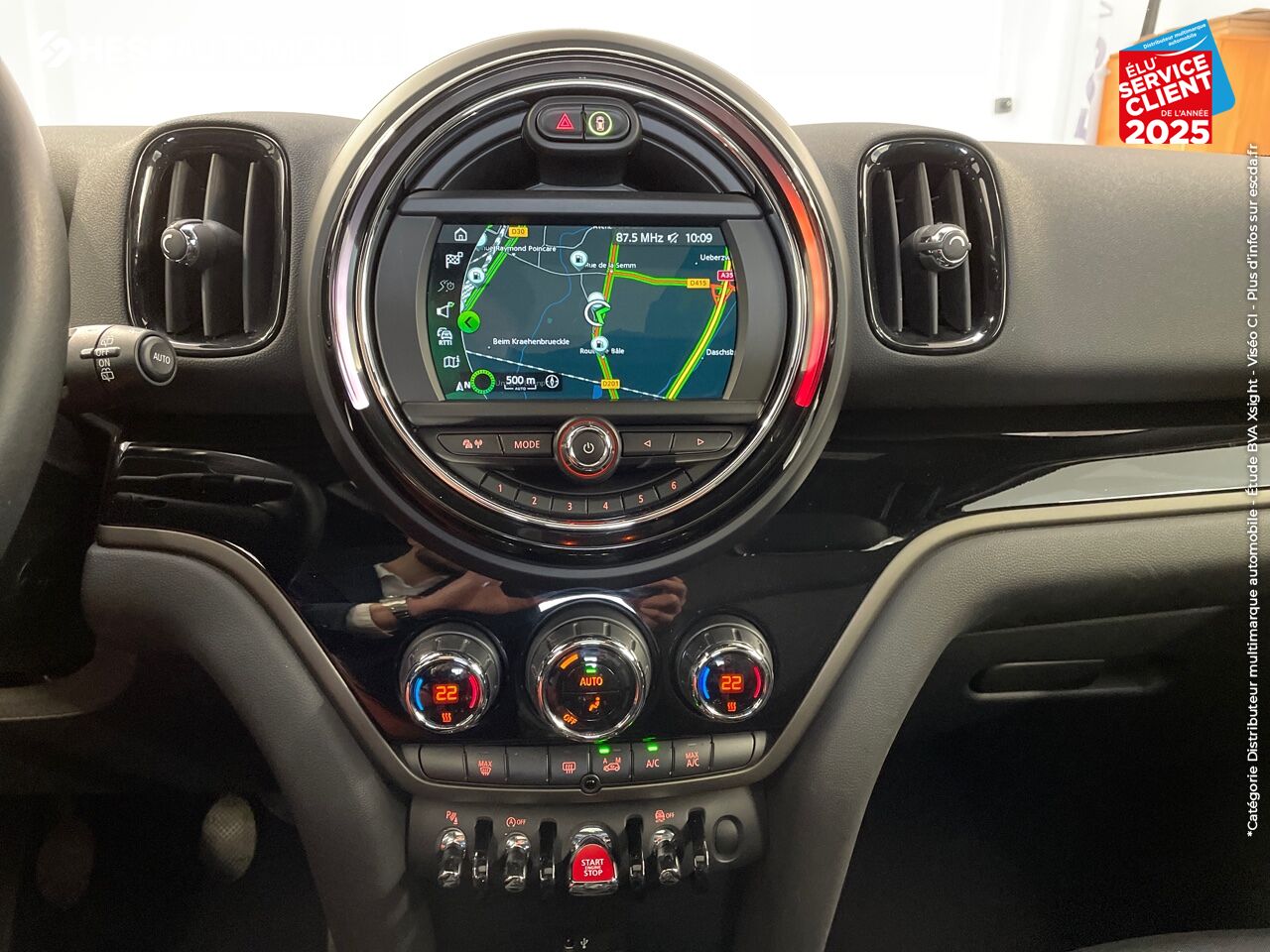 Véhicule d'occasion MINI COUNTRYMAN ONE D 116CH OAKWOOD TOUVRANT GPS RADAR AV/AR chez MINI Colmar