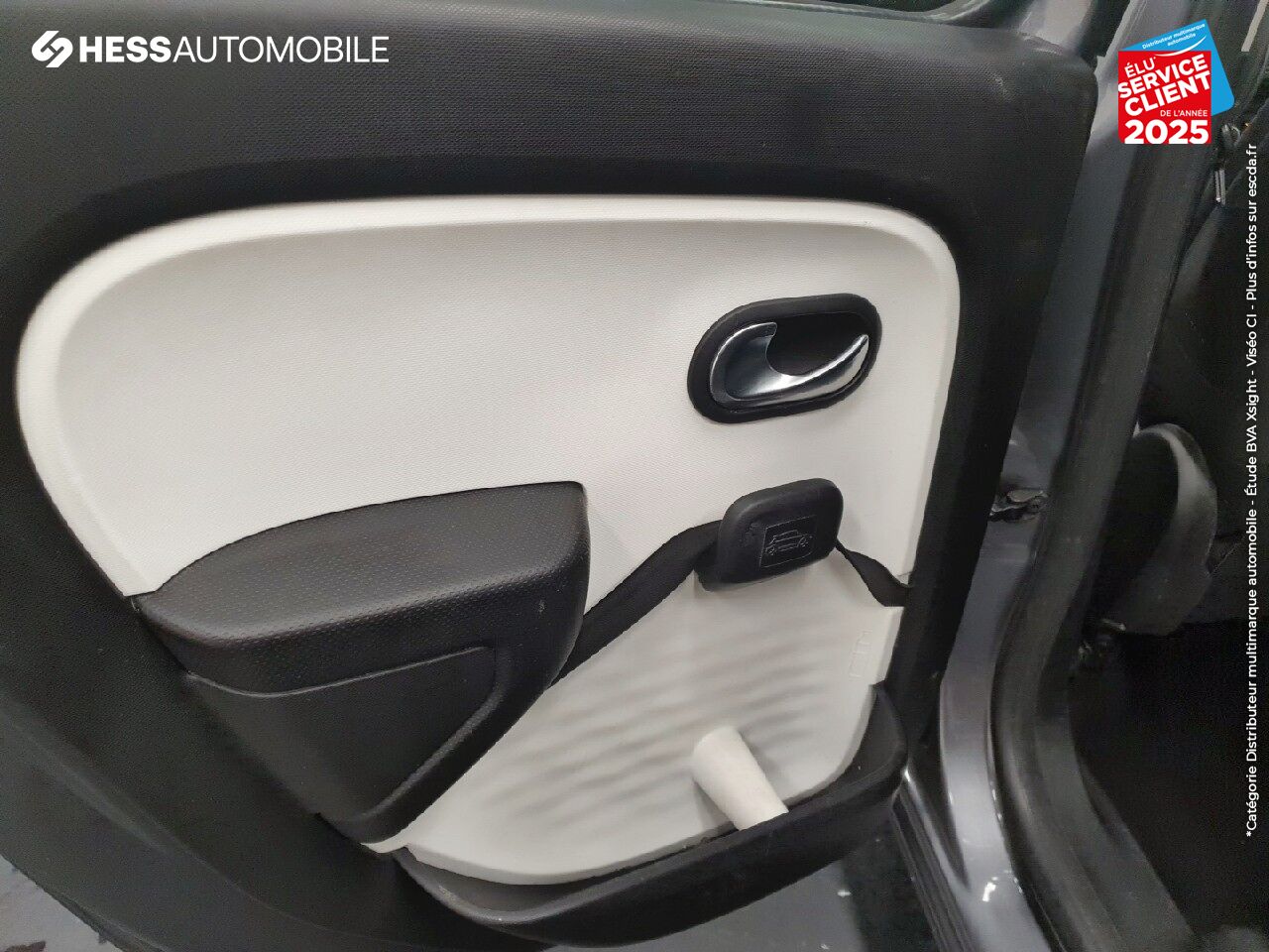 Véhicule d'occasion RENAULT TWINGO 1.0 SCE 70CH S/S INTENS TOUVRANT chez Renault Strasbourg