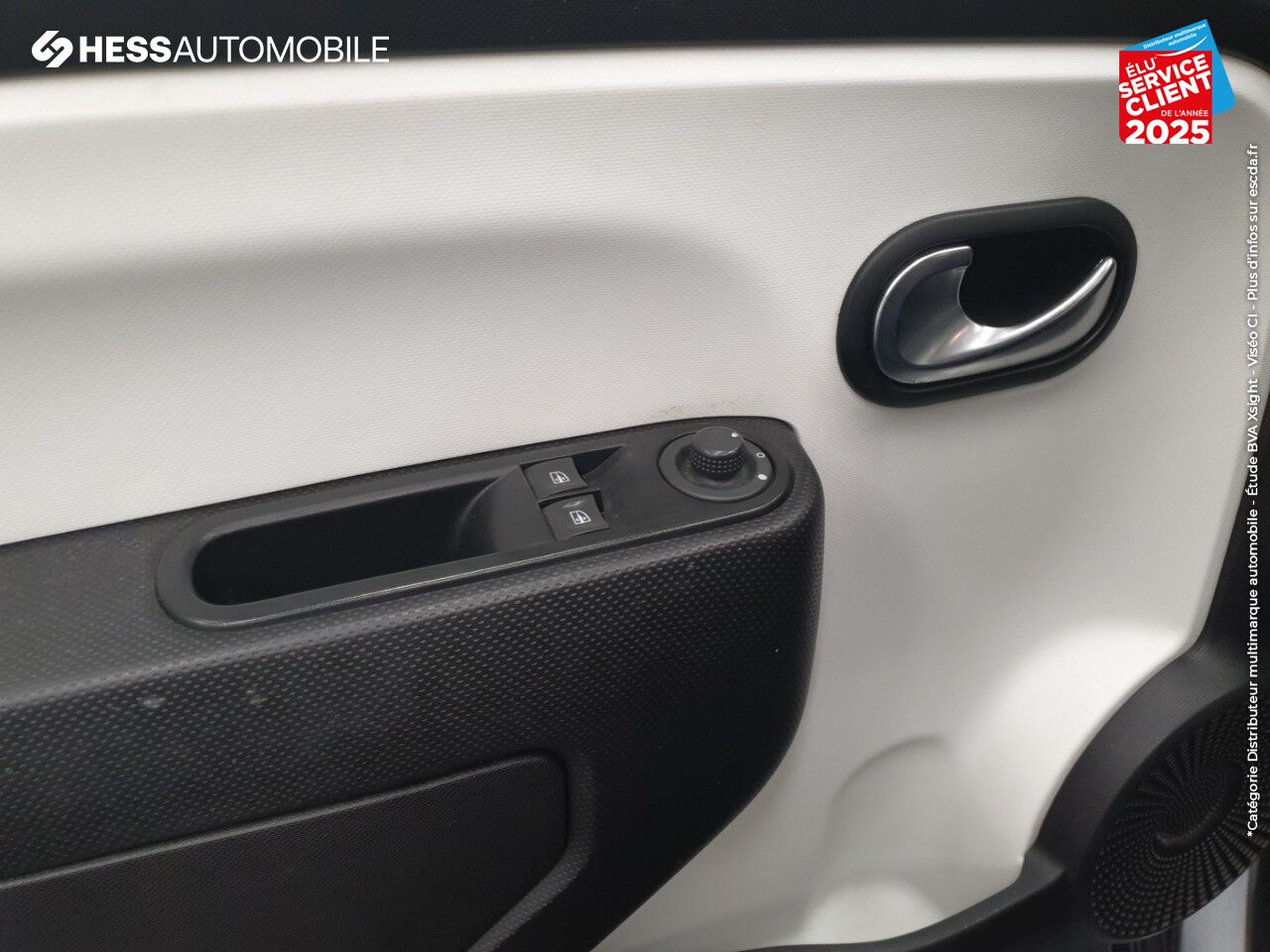 Véhicule d'occasion RENAULT TWINGO 1.0 SCE 70CH S/S INTENS TOUVRANT chez Renault Strasbourg